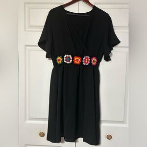 Women’s XL Black Dress Crochet Multicolor Waistband Short Sleeve V Neck